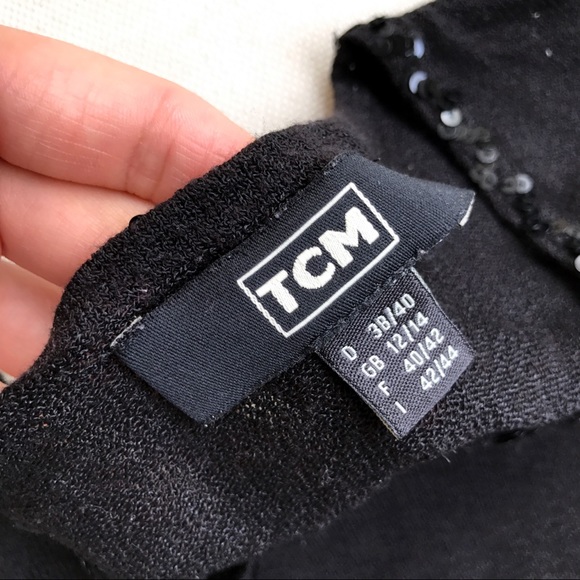 Basic Black Sleeveless Top w/Sequin Detail… - Picture 6 of 6